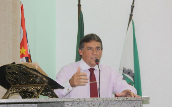 Vereador propõe placas com nomes de médicos nas UBS