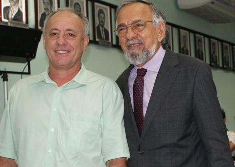 Autor da lei da Transparência visita Câmara de Várzea