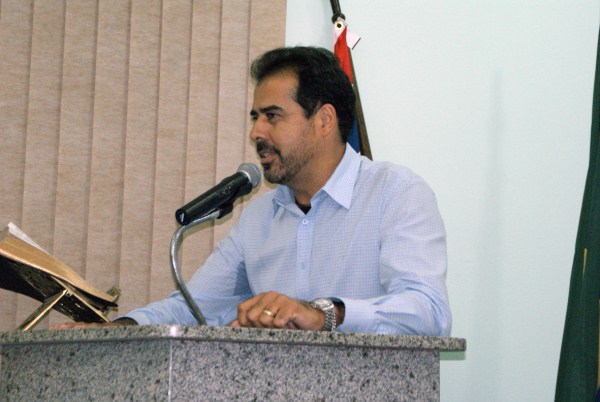 Câmara abre tribuna e secretário promete fim de feira