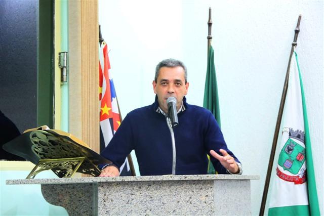 Secretário de Educação responde a requerimento do vereador Luciano