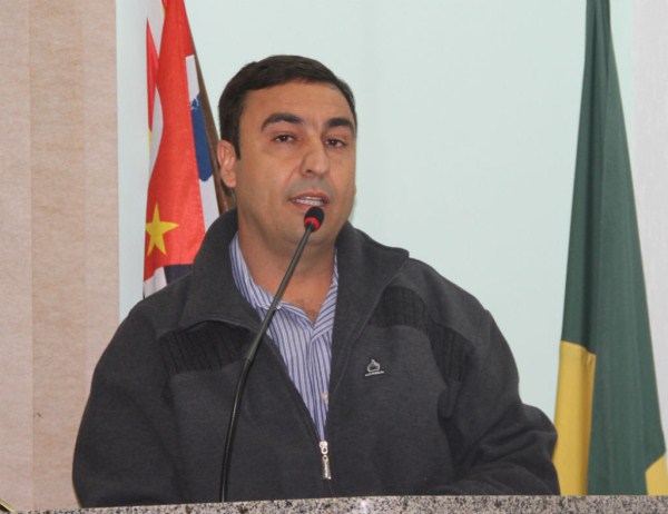 Carros abandonados estão na mira dos vereadores;