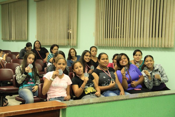 Vereadores varzinos parabenizam estudantes e educadores da Escola Armando Dias