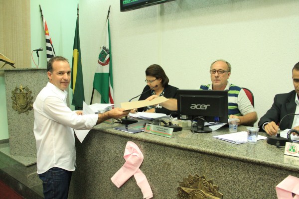 Suplente assume cadeira na Câmara.