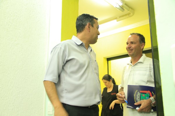 Elton pede ‘bueiros ecológicos’