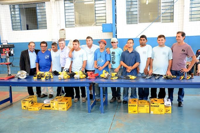 APAE de Várzea Paulista recebe equipamentos