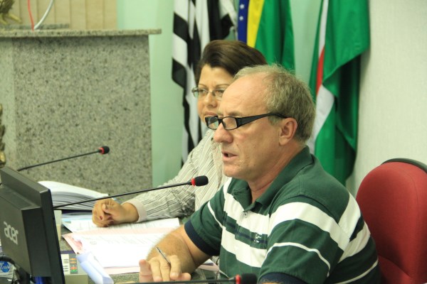 “Taxistas ‘de fora’ formam trem da alegria”, acusa Ivan