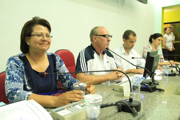 Vereadores pedem esclarecimento sobre concurso público para Escola de Música