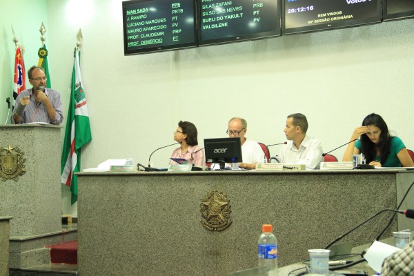 Várzea tem cerca de 10 mil imóveis irregulares, afirma secretário Josué Santana