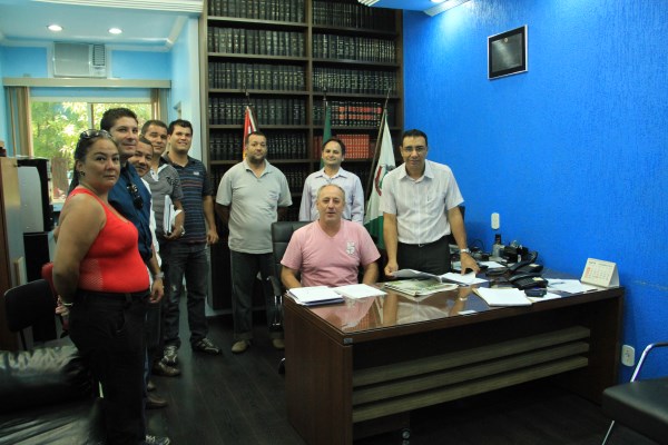 Projeto para taxistas é discutido na Câmara.