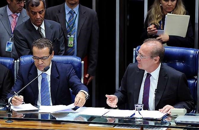 Emenda do voto aberto para cassações e vetos é promulgada.