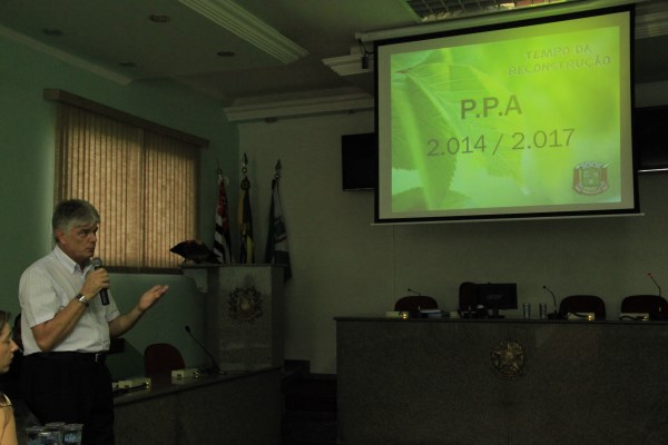 Em audiência pública, vereadores discutem orçamento para 2014