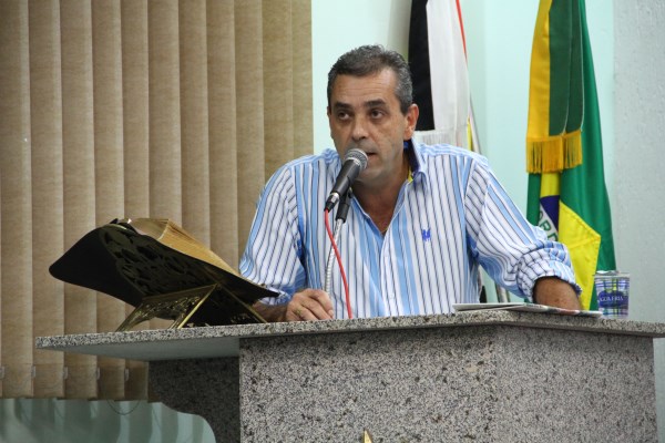 Secretário de Educação presta esclarecimentos