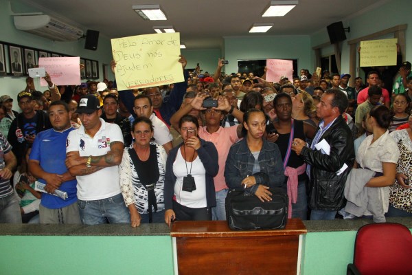 Moradores de área ocupada lotam a Câmara