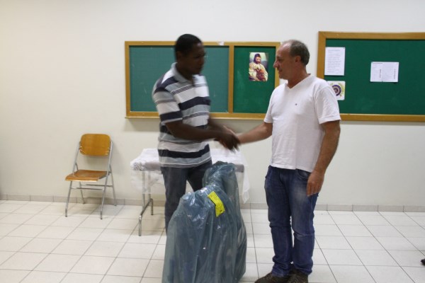 Ivan Sada acompanha doação de 33 cadeiras de rodas