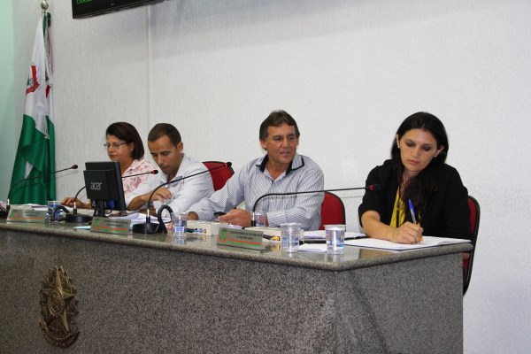 Bancada do PT aprova requerimentos