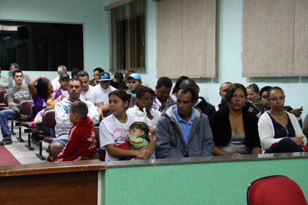 Aplausos marcam aprovação de requerimento