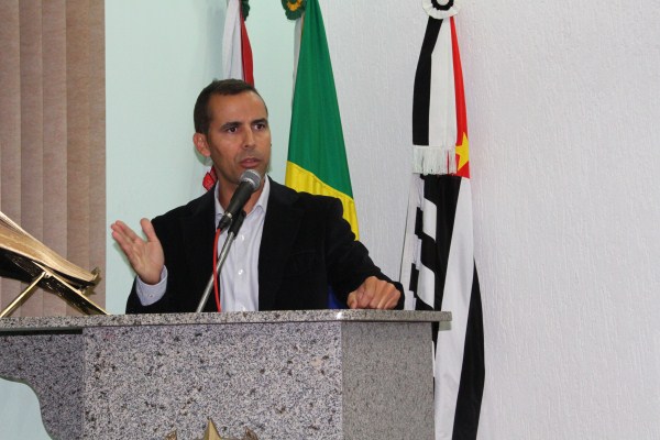 Crítica ao descaso com a cultura do município