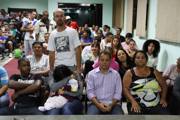 Sessão tumultuada da Câmara: mais de 200 pessoas no plenário
