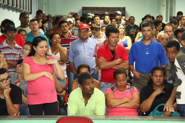 Sem-teto pedem apoio para habitação popular