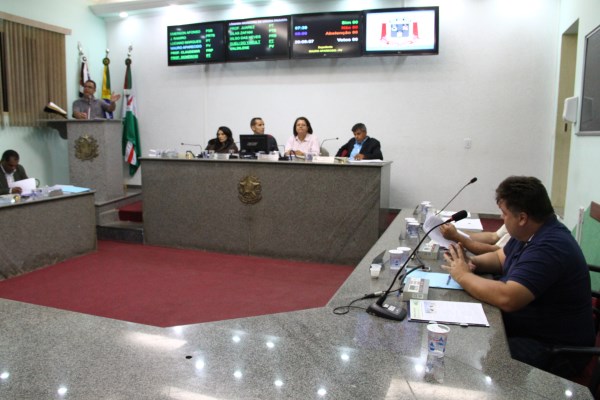 Aprovados 3 projetos de Lei e 1 requerimento