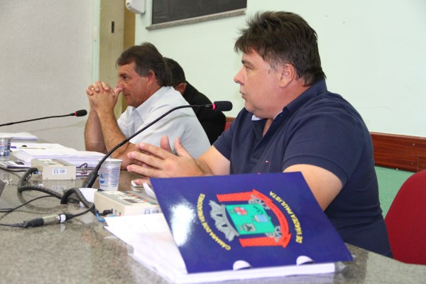 Dois projetos e uma Moção aprovados