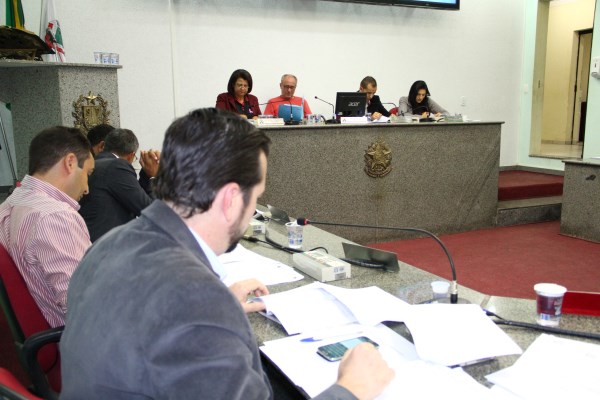 Câmara aprova dois Projetos e um Requerimento