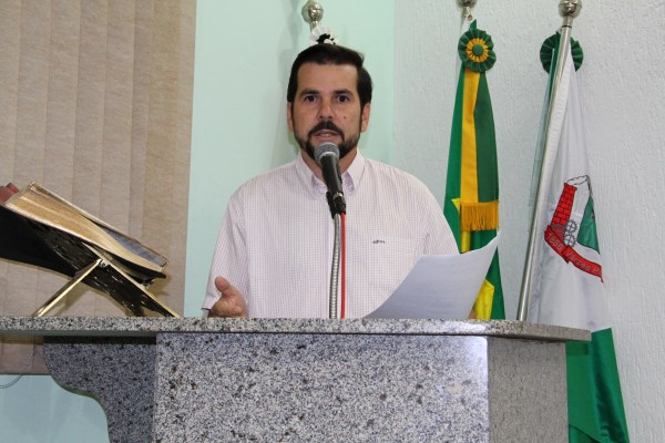 Professor Luciano alerta contra falta de manutenção na cidade