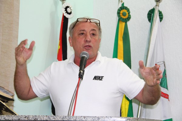 Ivan: “Cadê o projeto que regulariza os táxis?”