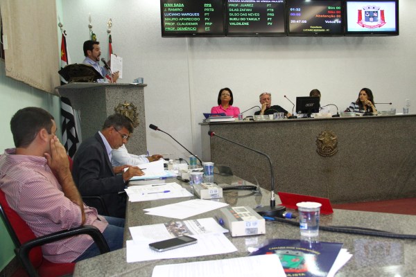 Vereadores aprovam ‘Programa Poupe Água’ e concedem títulos