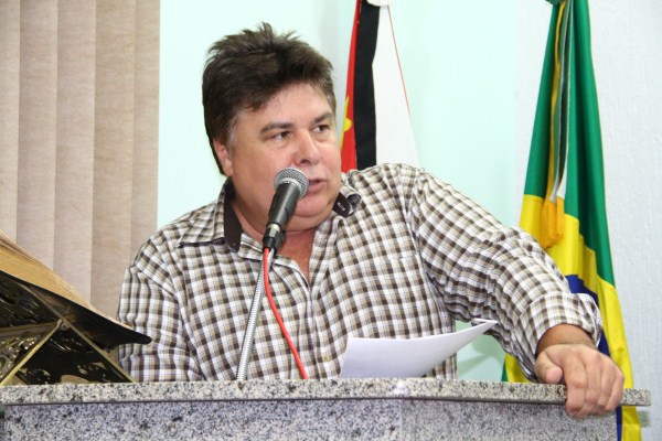 Líder do prefeito na Câmara dá informações a vereadores