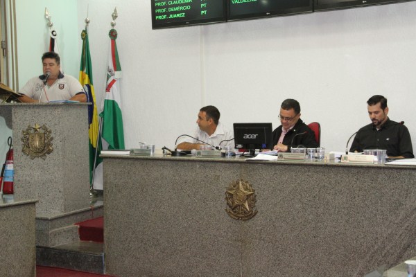 Câmara aprova Projeto e Requerimento