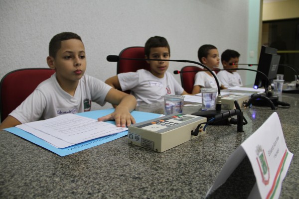 Alunos da CEMEB Palmira compõem Câmara Mirim