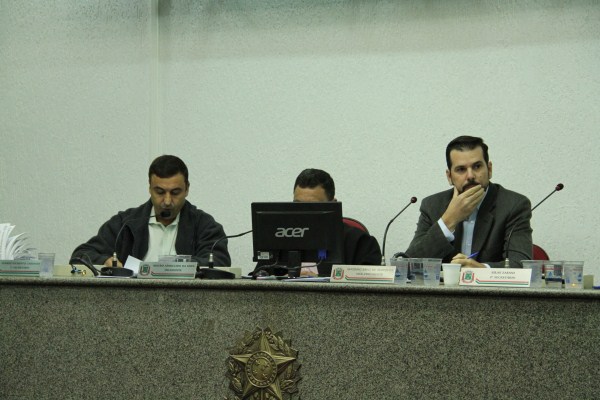 Debate marca rejeição de Requerimentos