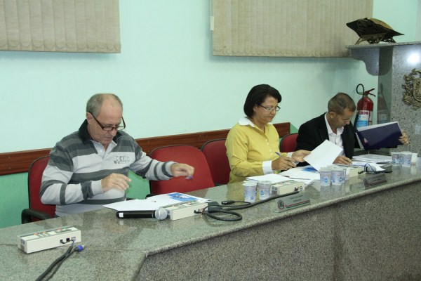 Câmara aprova 2 Projetos e Moções de Repúdio