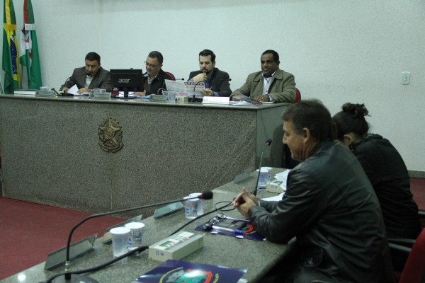 Sem itens na pauta, sessão tem apenas leitura de Projetos