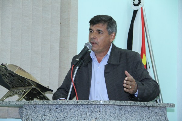 Professor Claudemir elogia obras na região norte