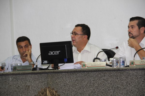 Mauro agradece por presença de ex-vereadores