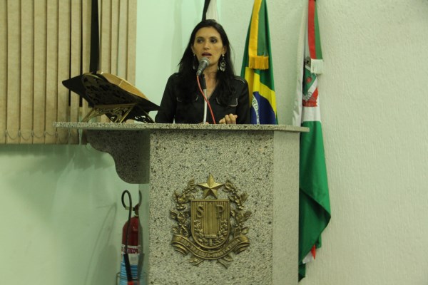 Valdilene se diz “orgulhosa” do governo