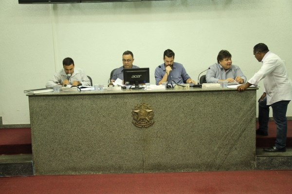 Sessão tem 1 Substitutivo, 1 PL e 36 indicações