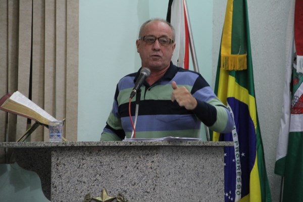 Ivan faz novas críticas à administração de hospital