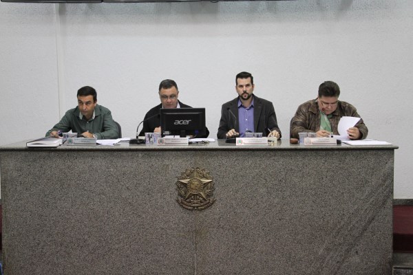 Câmara aprova 1 Projeto de Lei e discute Requerimentos