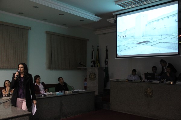 Valdilene mostra UPA antes e depois desta gestão