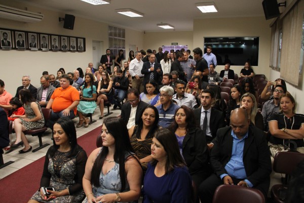 Prefeito, vice e vereadores eleitos são diplomados