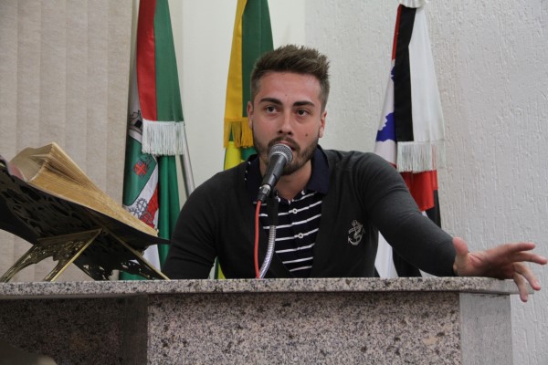 Guilherme parabeniza moradores do Jardim das Palmeiras