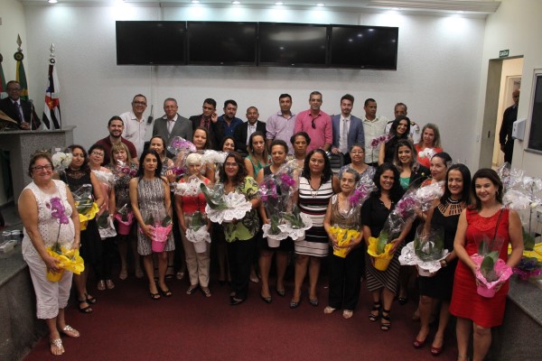 Dia internacional da Mulher: Câmara lotada