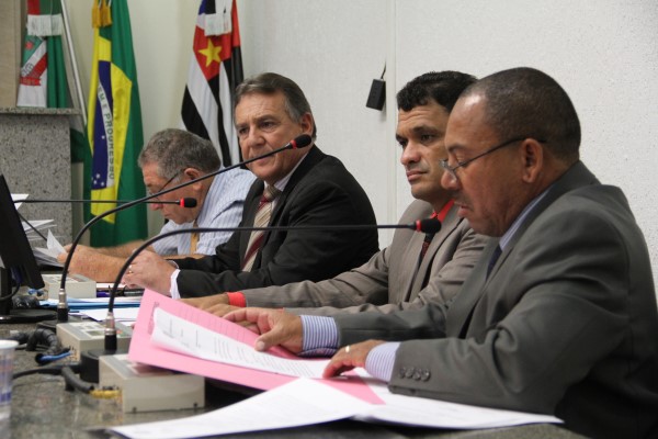 Câmara aprova 2 Projetos de Lei e uma Moção