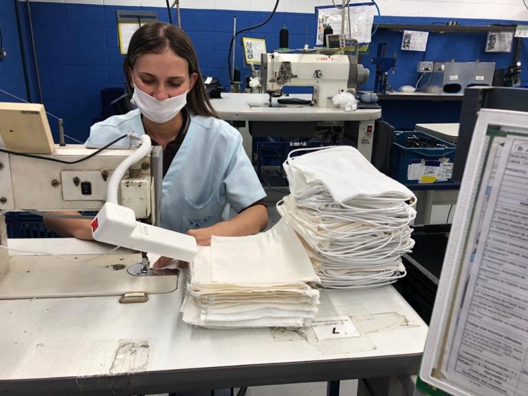 Rotary Club de Várzea Paulista faz doações de máscaras e alimentos