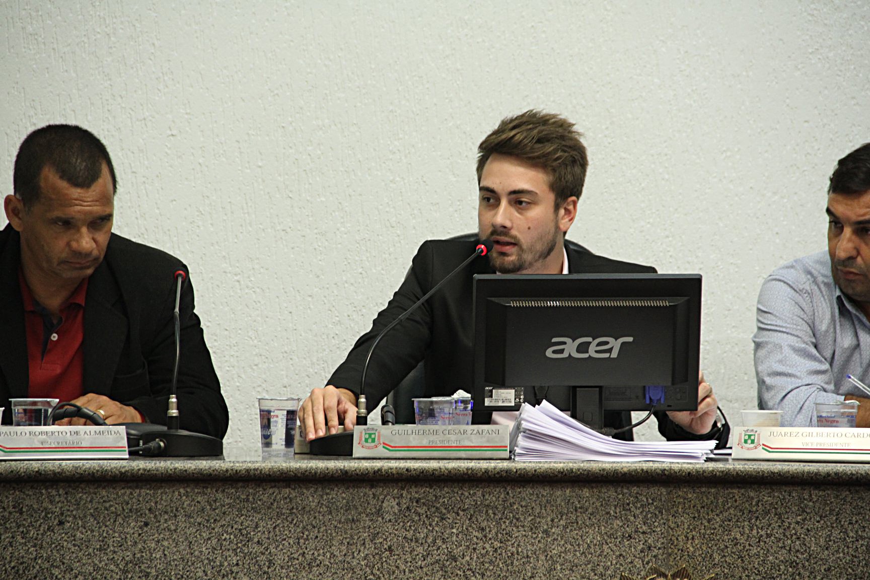 Vereadores derrubam dois vetos do Executivo