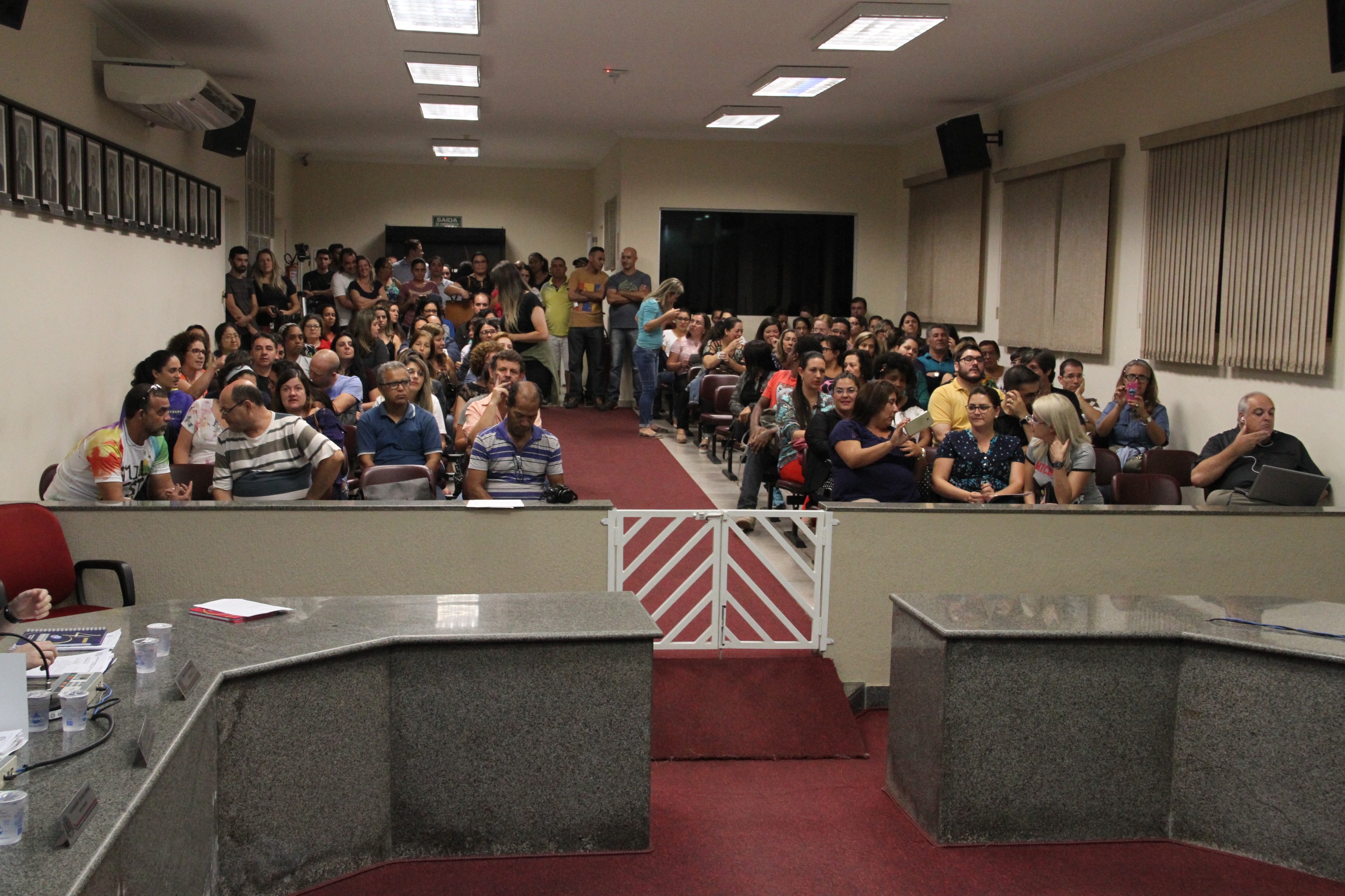 Câmara aprova projetos que instituem adicional por nível universitário a servidores