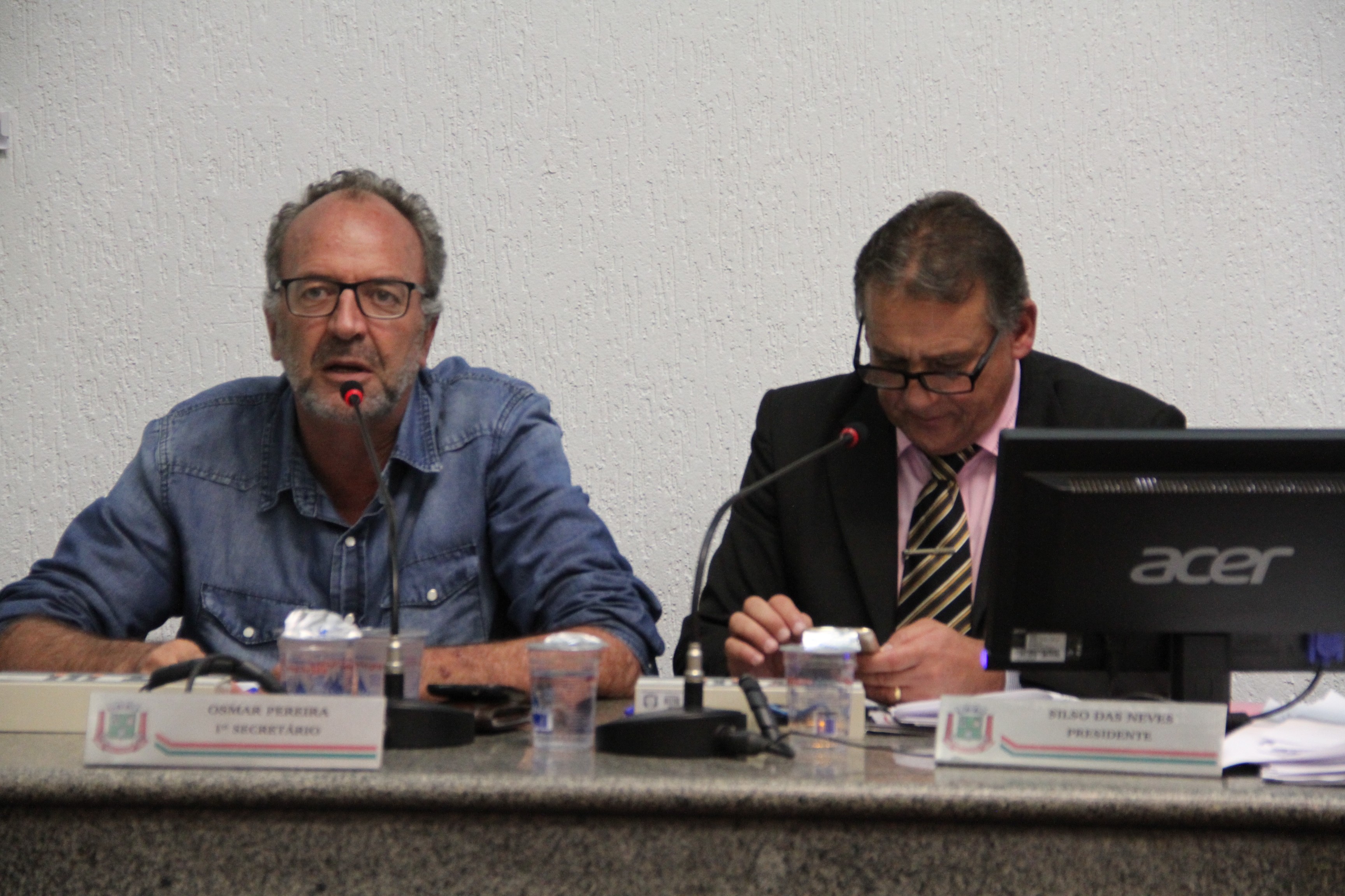 Josué explica andamento das obras no córrego do Bertioga